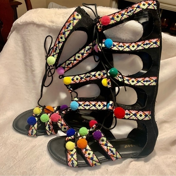 NEW Boho Sandals Sz 9 Bamboo Flat Strappy Sandals Black Multicolored Knit Poms - Picture 3 of 16